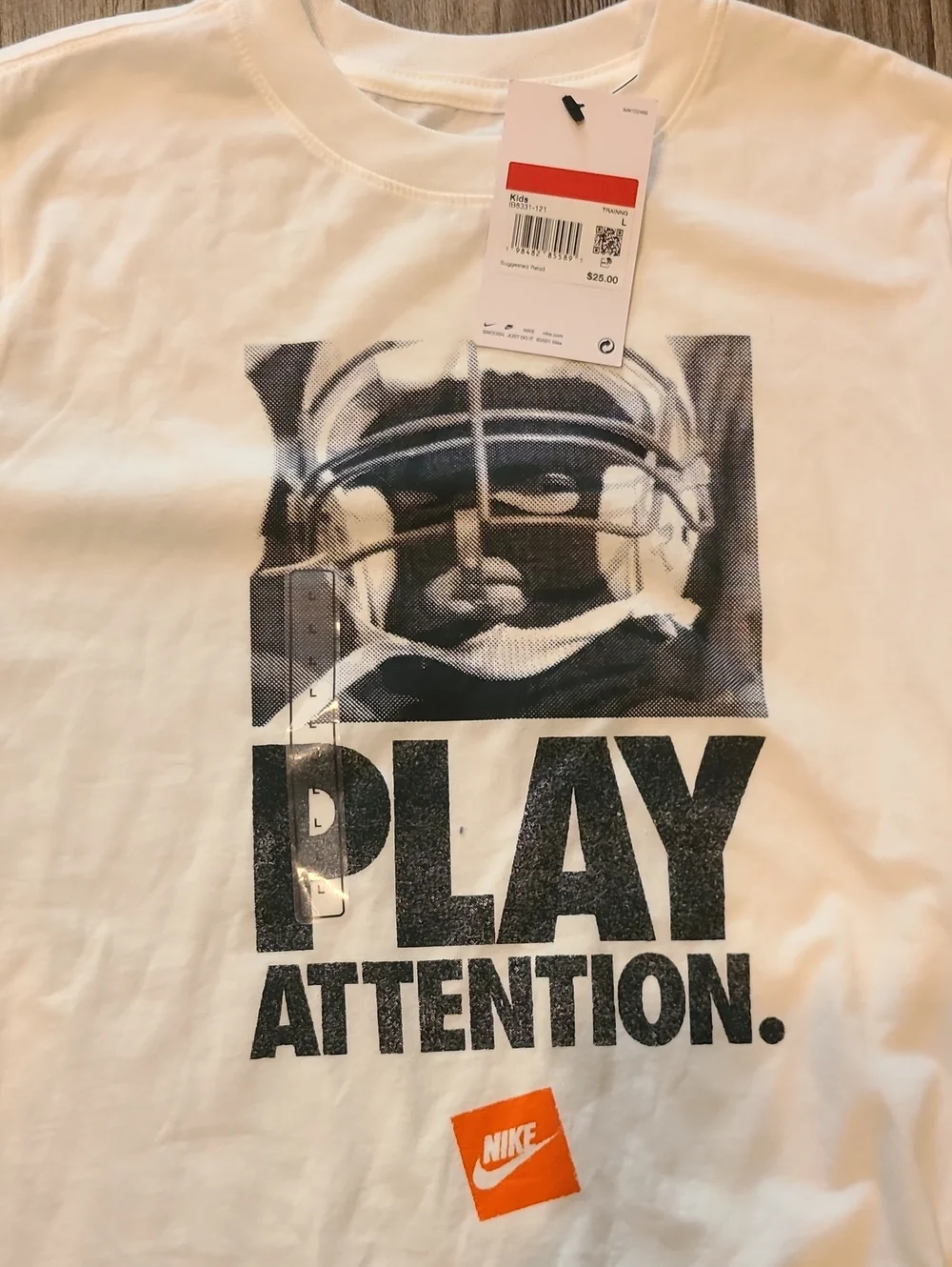 Nike White Graphic 'PLAY ATTENTION' Tee with Orange Logo Size Large